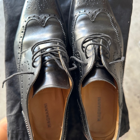 MAGNANNI Men's Black Wingtip Oxford Shoes size 10.5
Like New worn only one time - Picture 3 of 9